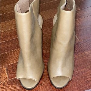 Brand new, never worn size 10 Wild Diva shoes!